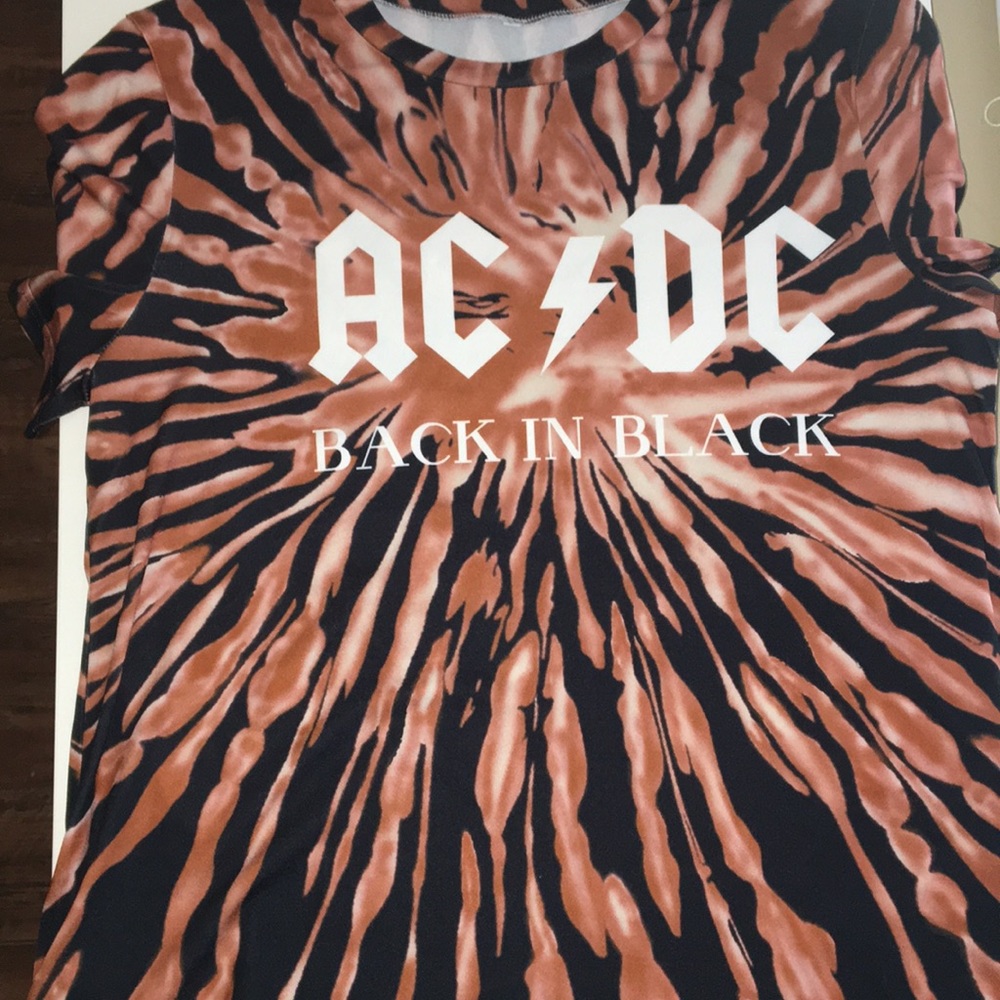 AC/DC BACK IN BLACH SHIRT